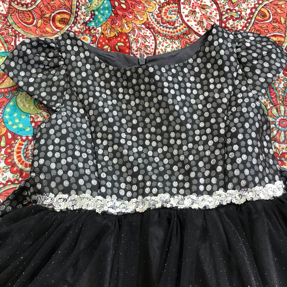Dresses - Picture 2 of 6